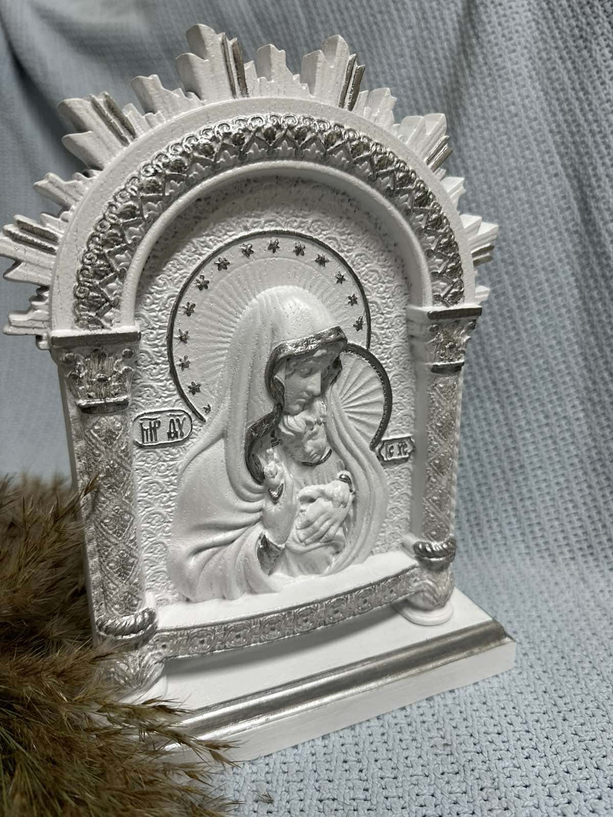 Virgin Mary on the stand - Kozak Work Shop