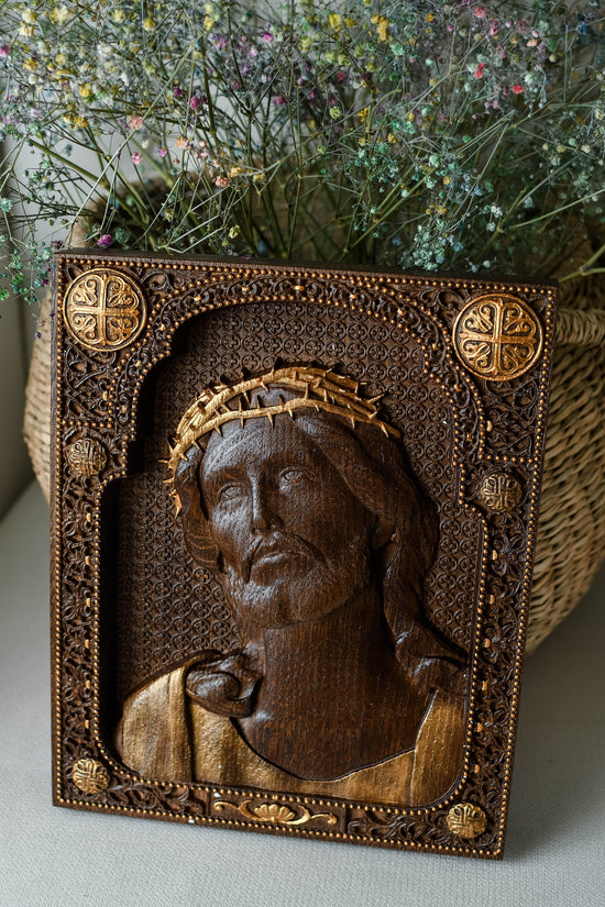 Jesus Christ Wearing Crown of Thorns Wooden Image Classical